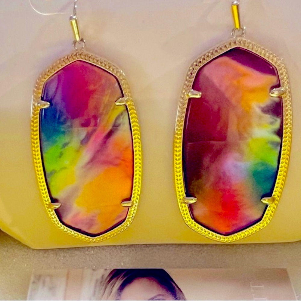 NWT Kendra Scott Danielle Earrings Watercolor Pearl & Yellow Gold Retired RARE!